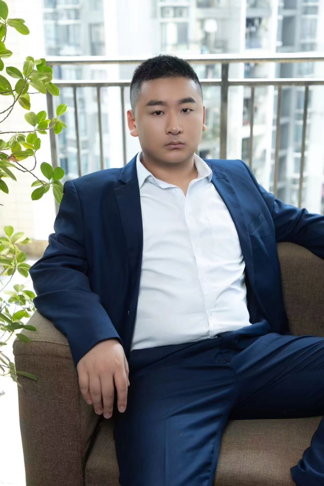 正装阿亮