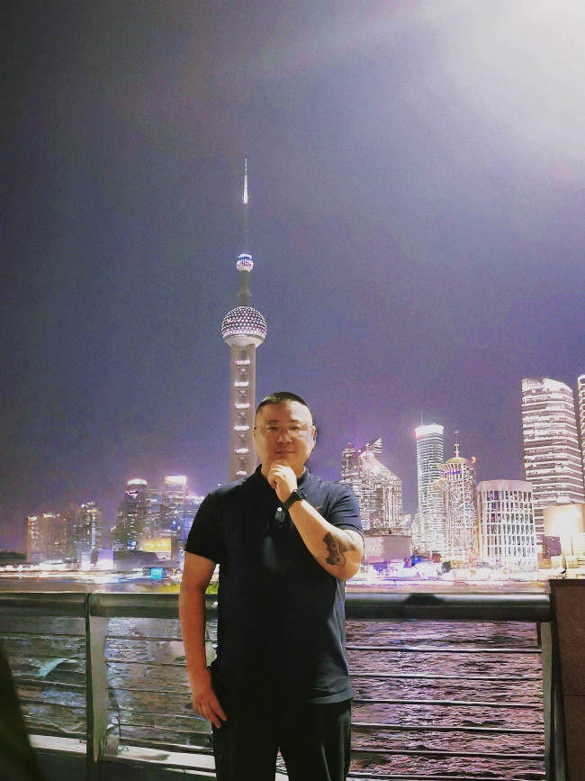 东北纹身壮熊